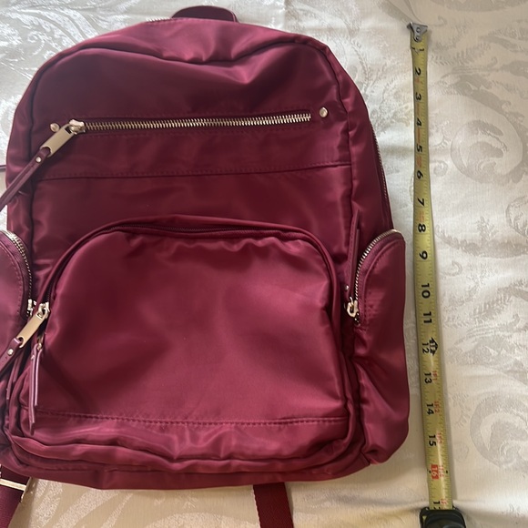 Dark red backpack with gold zippers - Picture 8 of 10
